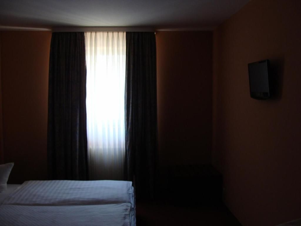 Отель Hotel Lan Орадя-67