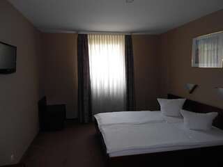 Отель Hotel Lan Орадя Двухместный номер с 1 кроватью или 2 отдельными кроватями-5