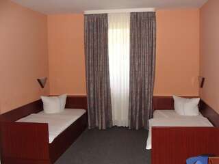 Отель Hotel Lan Орадя Двухместный номер с 1 кроватью или 2 отдельными кроватями-14