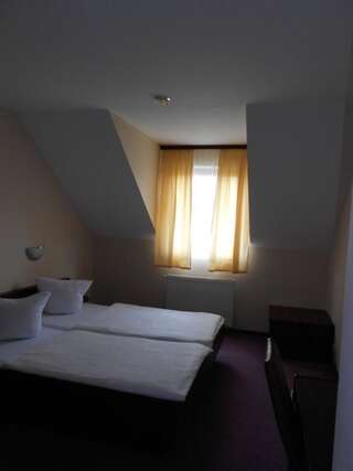 Отель Hotel Lan Орадя Двухместный номер с 1 кроватью или 2 отдельными кроватями-19